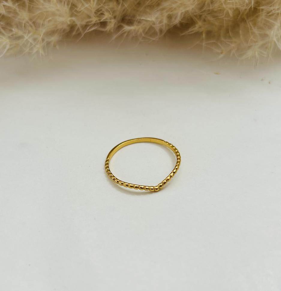 Anel Asa Delta V Cravejado Banhado Ouro 18k (Stacking) - #4