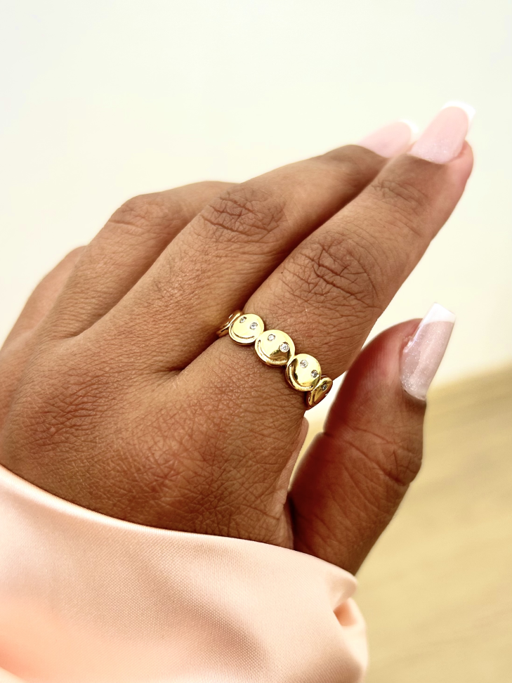Anel RISUS Smiley Cravejado – Semijoia Banhada a Ouro 18K Ajustável - #7