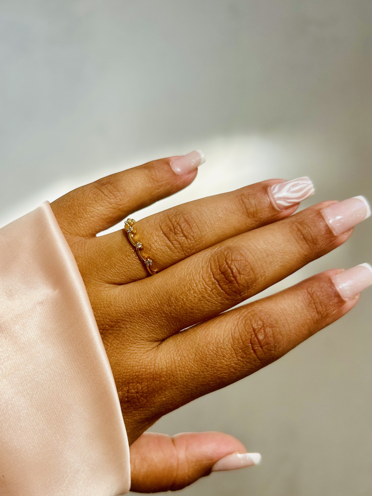 Anel Queen Cravejado de Zircônias Banhado a Ouro 18K - Sua Coroa Diária de Brilho - #17