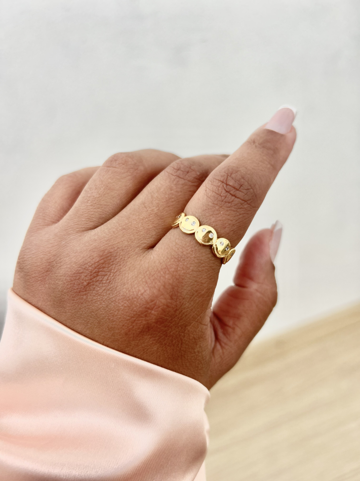 Anel RISUS Smiley Cravejado – Semijoia Banhada a Ouro 18K Ajustável - #8