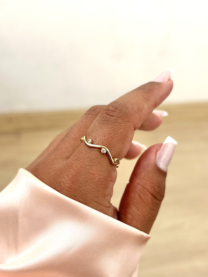 Anel Nora Ondulado Cravejado Banhado Ouro 18k (Fluido) - #5