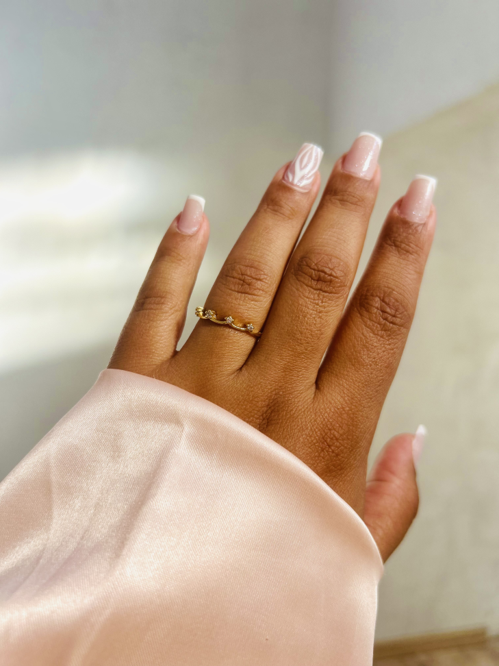 Anel Queen Cravejado de Zircônias Banhado a Ouro 18K - Sua Coroa Diária de Brilho - #16