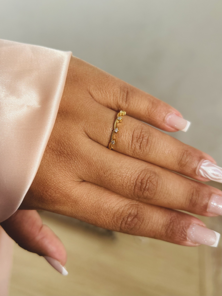 Anel Queen Cravejado de Zircônias Banhado a Ouro 18K - Sua Coroa Diária de Brilho - #9