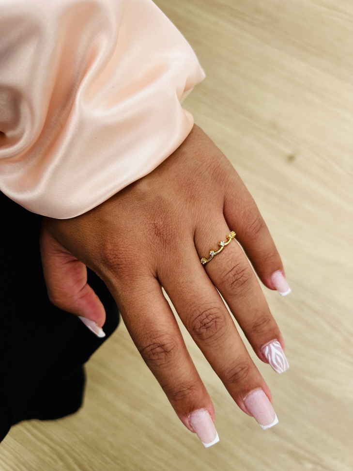 Anel Queen Cravejado de Zircônias Banhado a Ouro 18K - Sua Coroa Diária de Brilho - #15