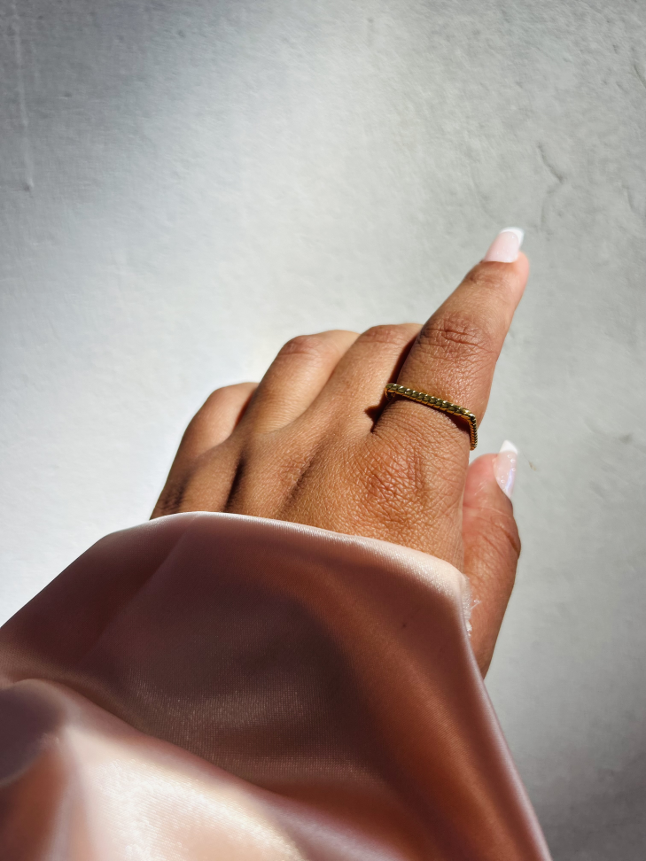 Anel Skinny Ring Quadrado Torcido Banhado Ouro 18k - #5