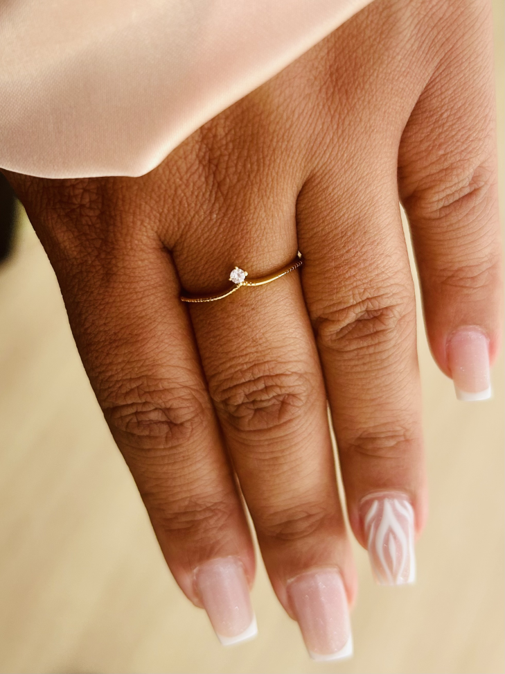 Anel V Princess Cravejado Banhado a Ouro 18K - Sua Coroa Diária de Brilho Sutil - #6