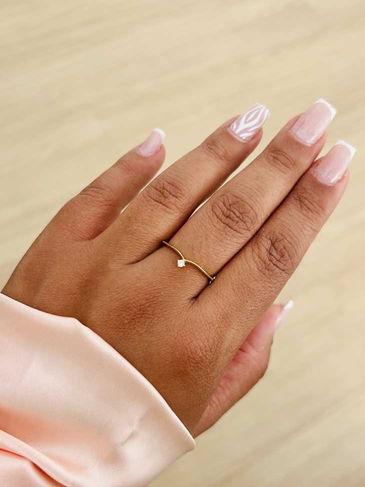 Anel V Princess Cravejado Banhado a Ouro 18K - Sua Coroa Diária de Brilho Sutil - #9