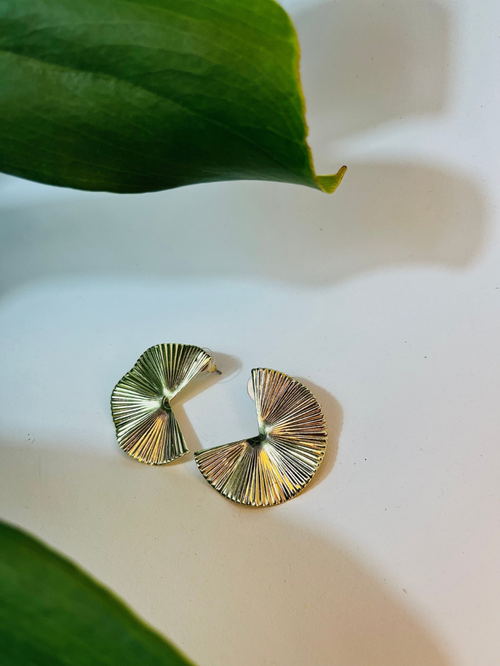 LYRA Brinco Orgânico Texturizado Dourado - Bijuteria Premium - #1