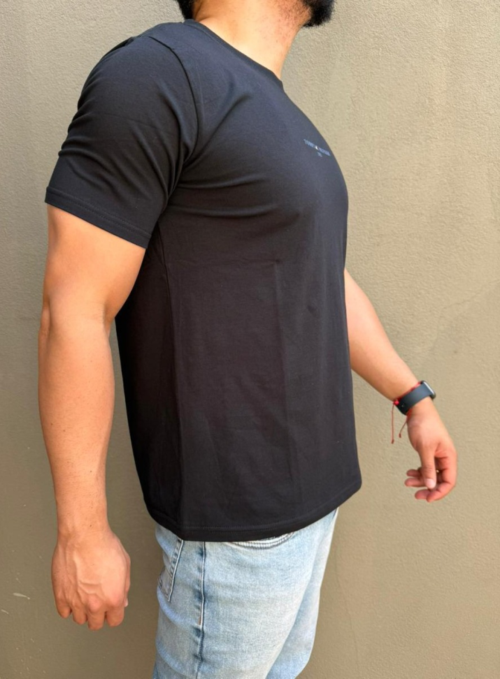 Camiseta Básica Tommy Hilfiger - #4