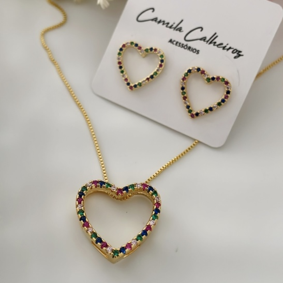 Conjunto Coração Vazado Cravejado Colorido