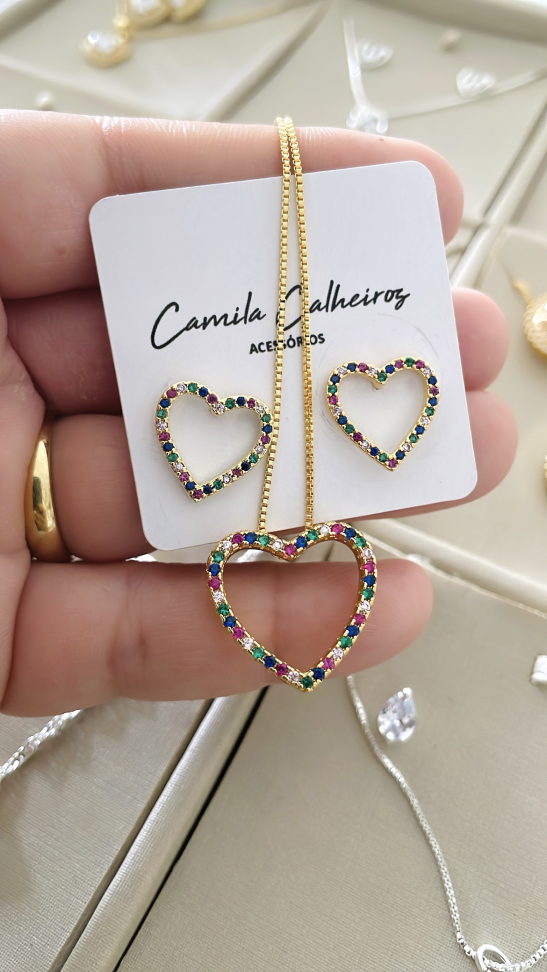 Conjunto Coração Vazado Cravejado Colorido