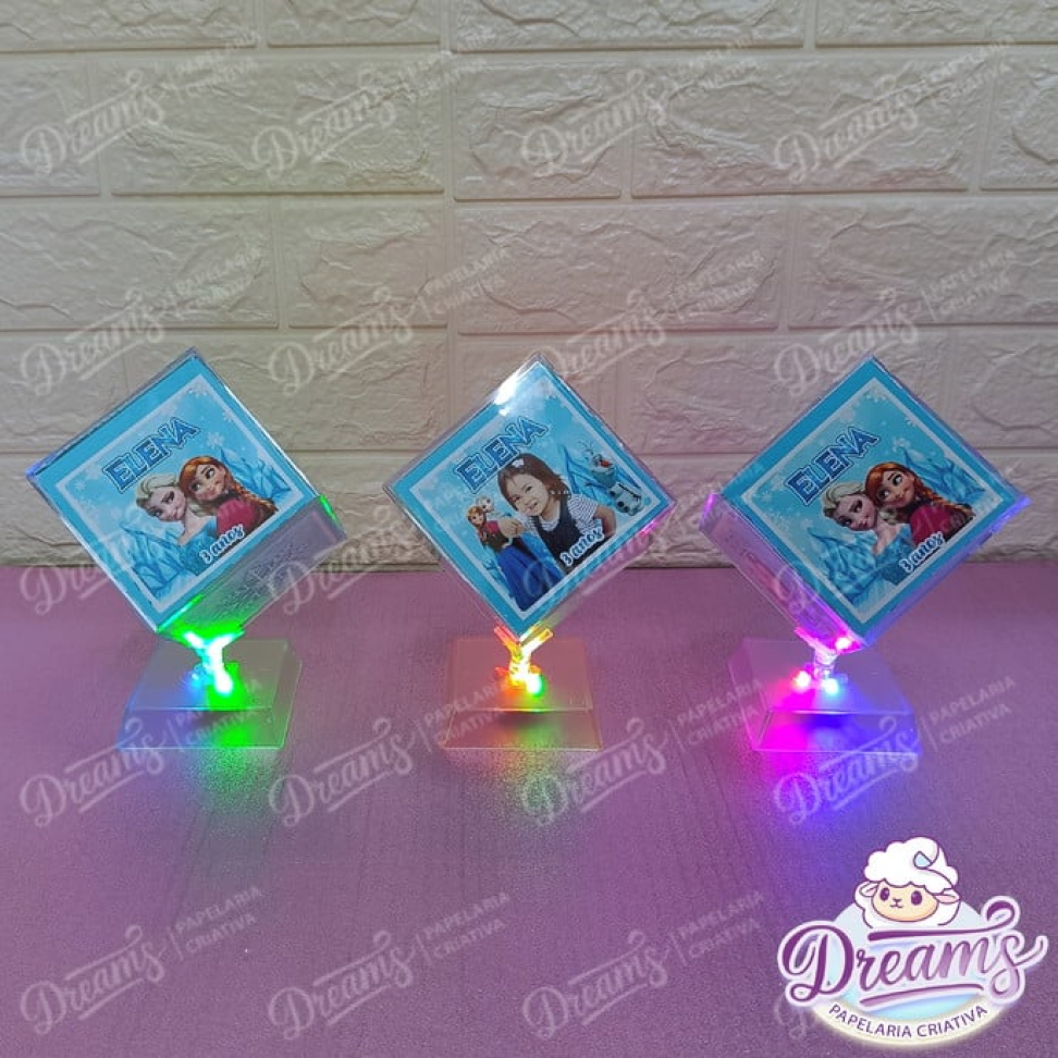 Kit com 10 Cubos Mágicos Acrílicos 8 × 8 cm com Foto e LED – Frozen