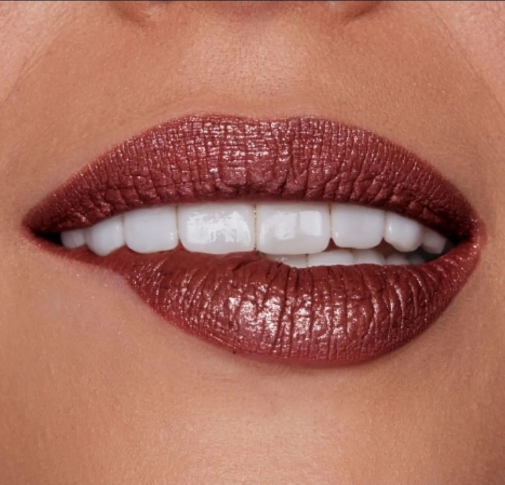 Batom Líquido Matte Glitter Nude Iluminado Power Stay 16 horas de duração