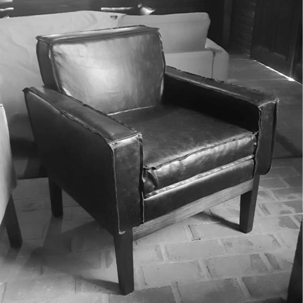 Poltrona Parma - Waxy Camel