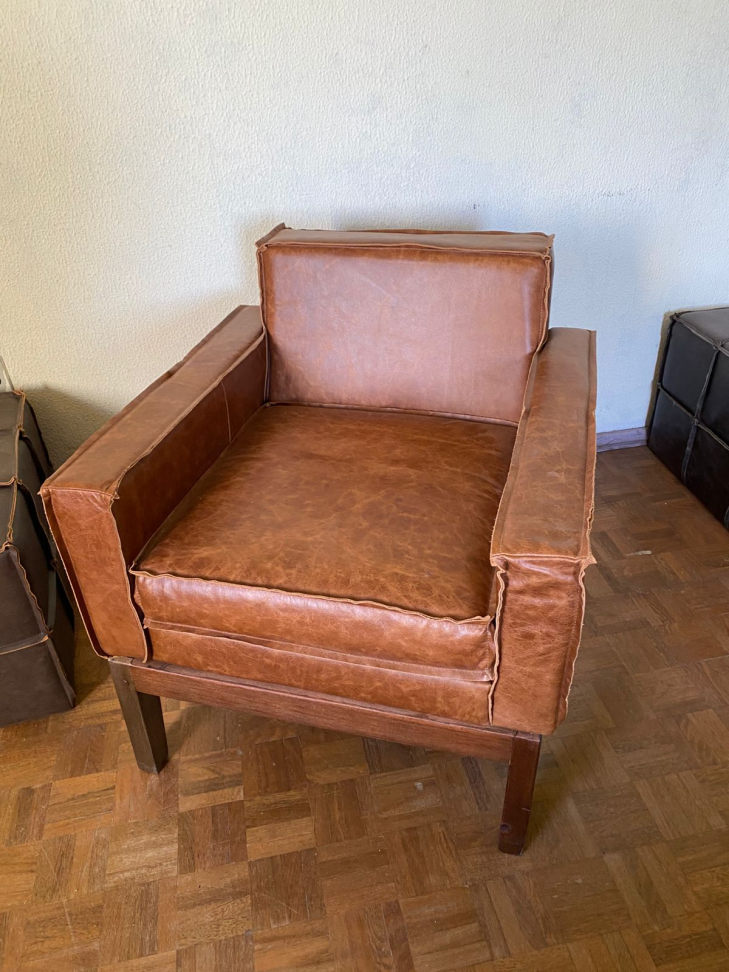 Poltrona Parma - Couro legitimo waxy caramelo