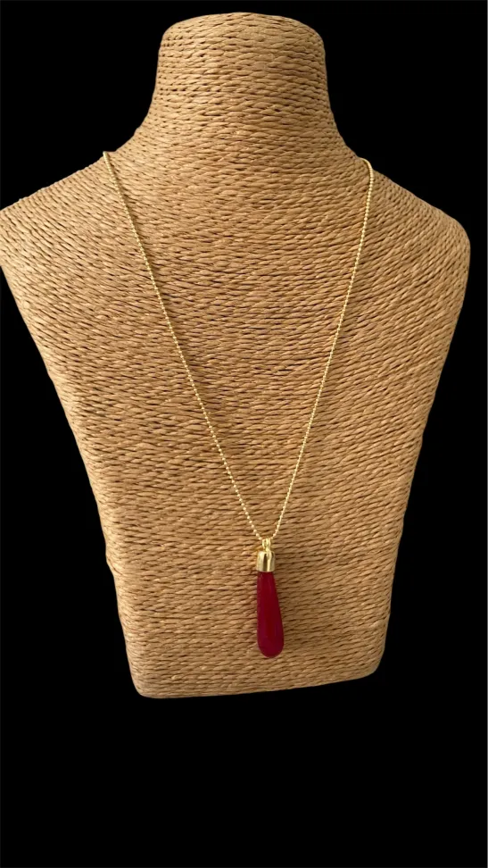 Colar com Pingente Vermelho e Corrente Dourada - #2