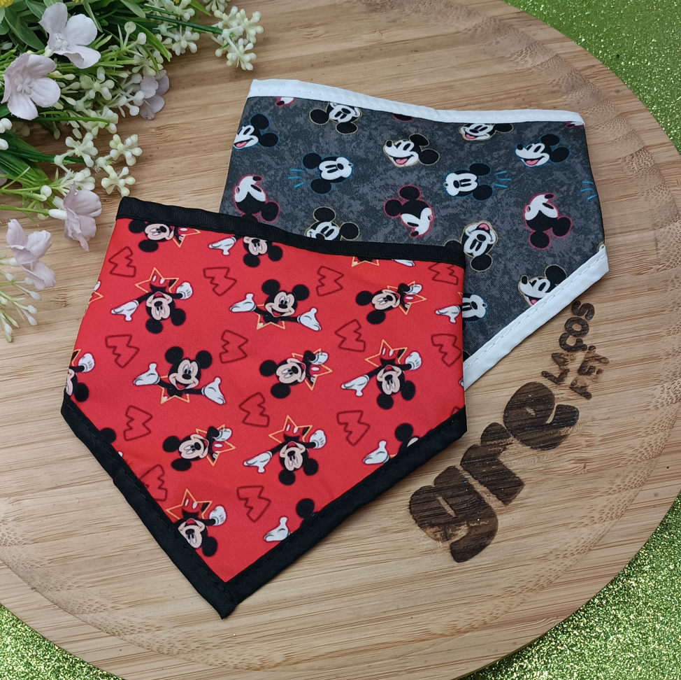 MK17-Bandana do Mickey com Acabamento em Viés e Estampas Sortidas.