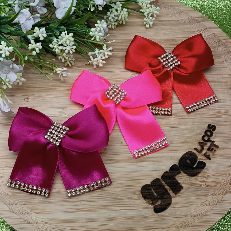 Laço de Pescoço com Strass