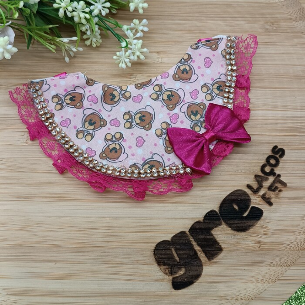 Babador com Babado de Renda e Strass