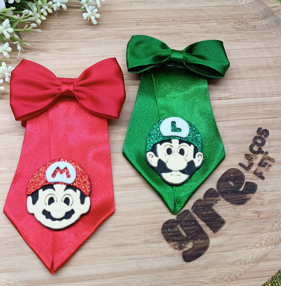 Gravata Dobrada do Mário e do Luigi com Enfeite de EVA