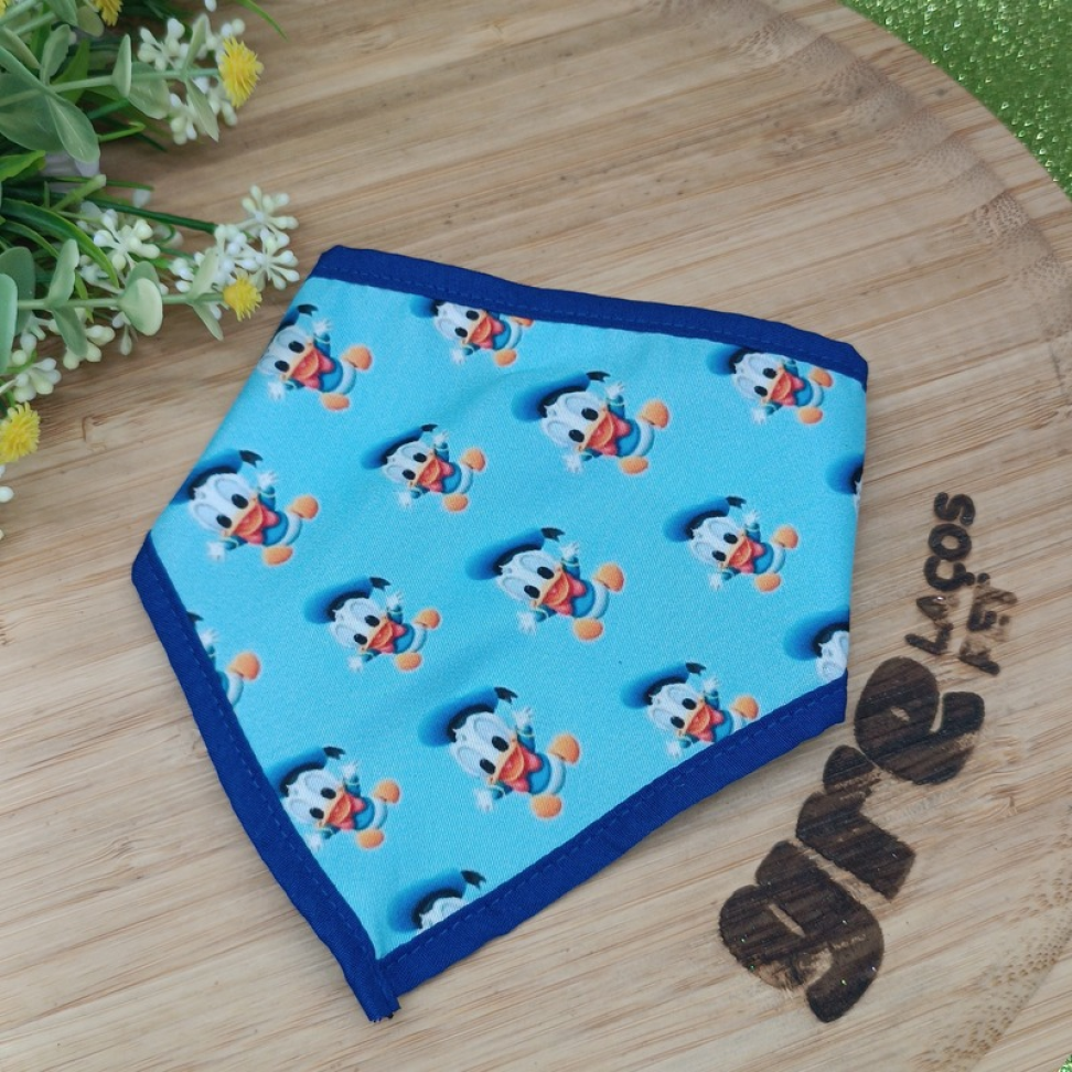 DN13-Bandana do Pato Donald com Acabamento em Viés Estampas Sortidas.