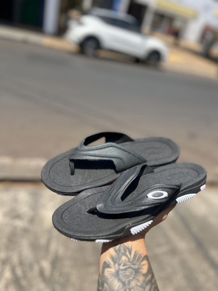 Chinelo oakley 37/38