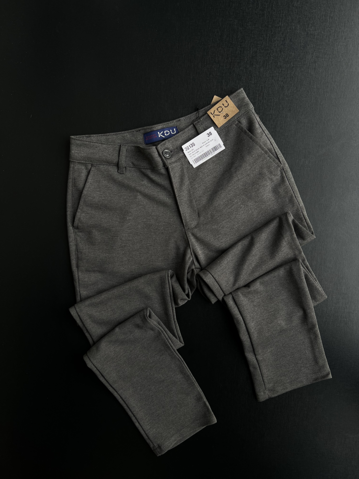 Calça slim Kadu 46