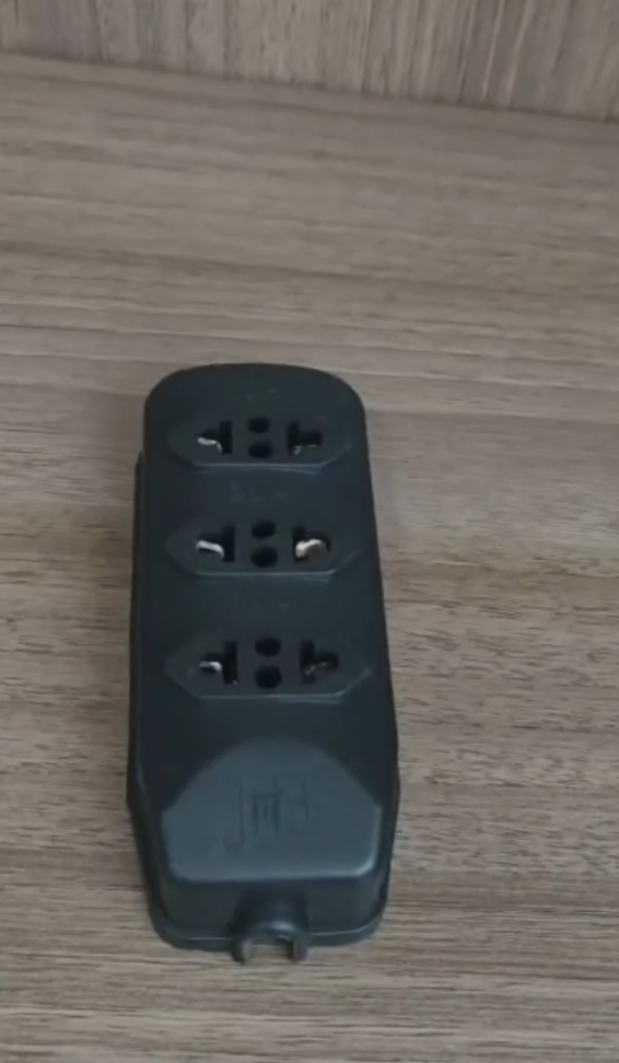 TOMADA EM BARRA 3 SAÍDAS 10/20A. - #2