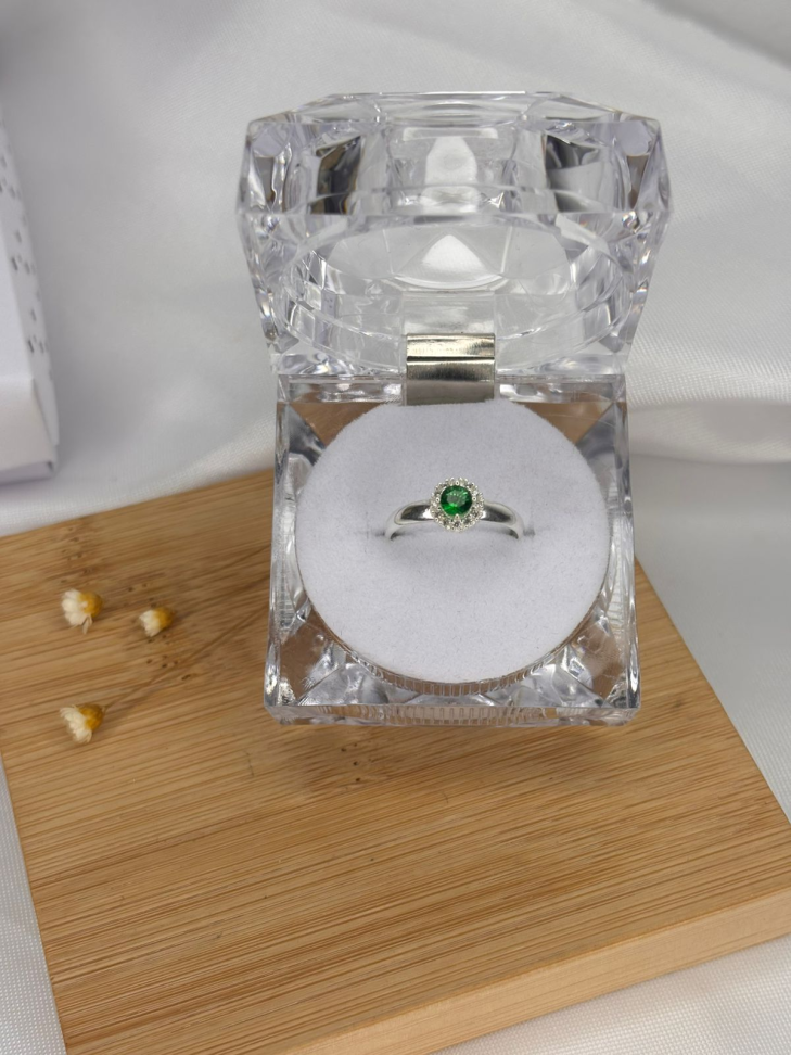 Anel Solitário Luxo Micro Cravejado - Verde Esmeralda