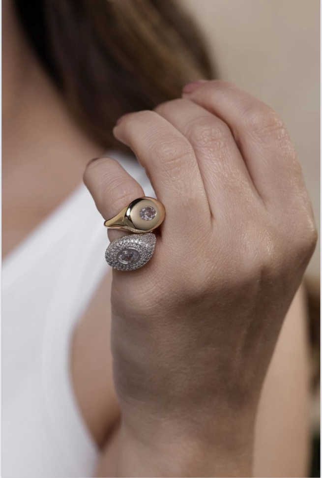 Anel oval liso dourado