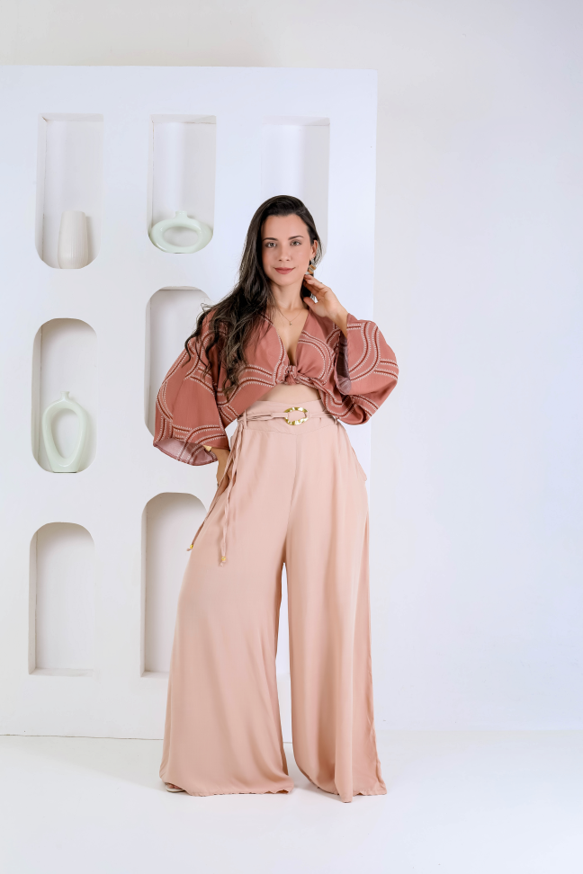 Blusa amarração e pantalona cinto