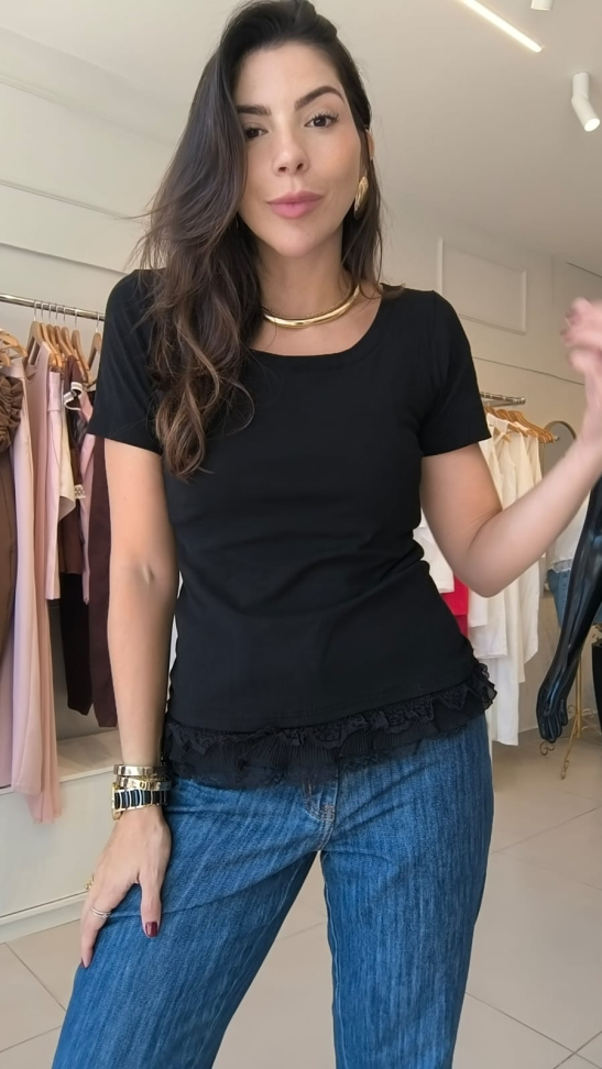 Camiseta com barrado com renda