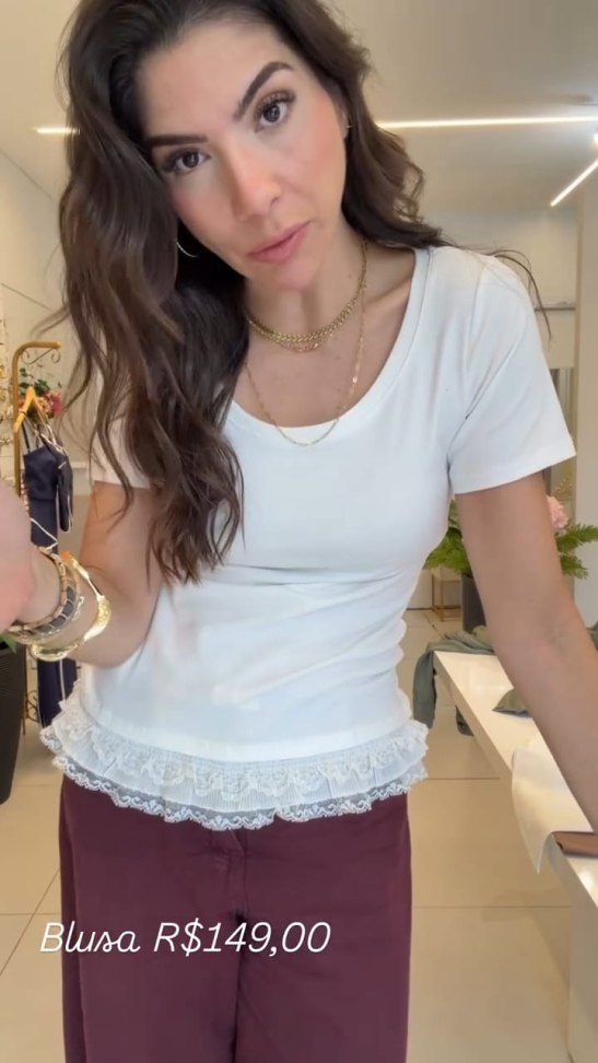 Blusa com barrado de renda