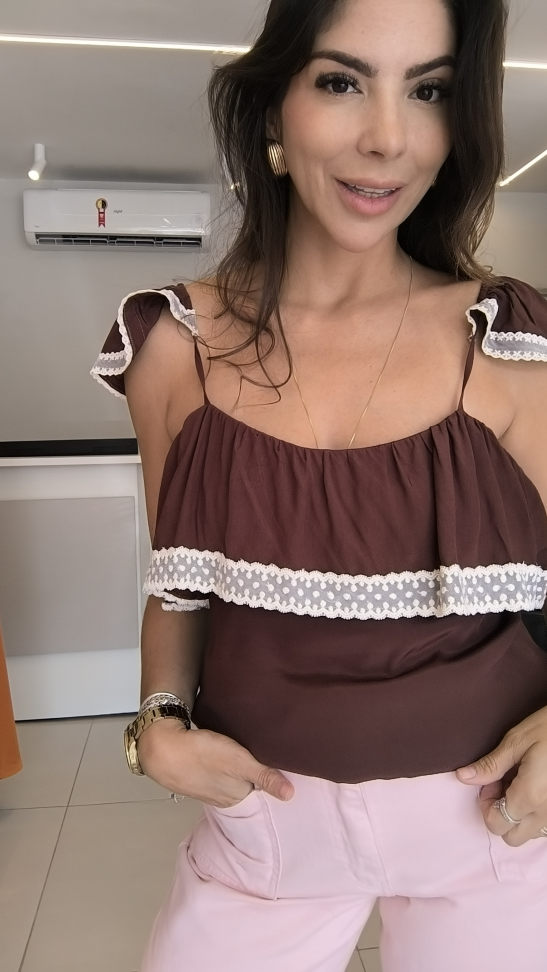 Blusa chiffon com renda