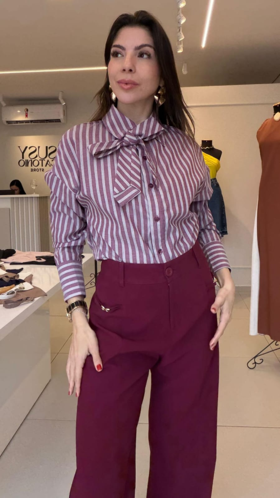 Calça Alfaiataria com tedalhes na frente