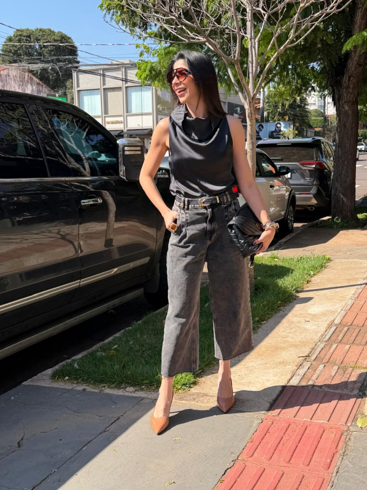 Blusa decote degage cetim