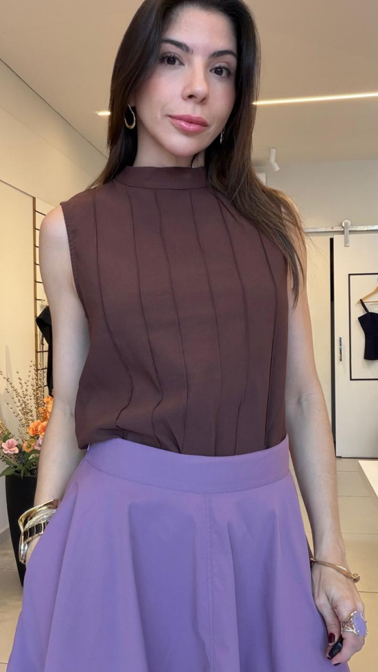 Blusa sem manga com nervura na frente