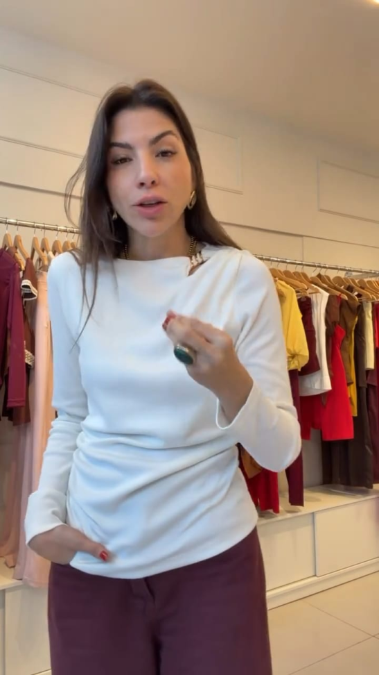 Blusa de manga longa com detalhe argola metalica