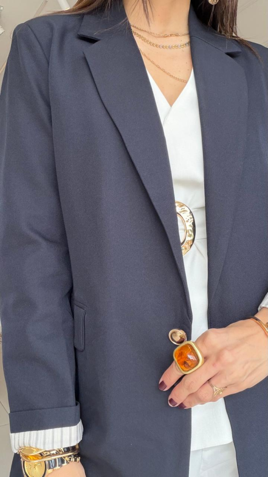Blazer com bolsos lapela detalhe na manga