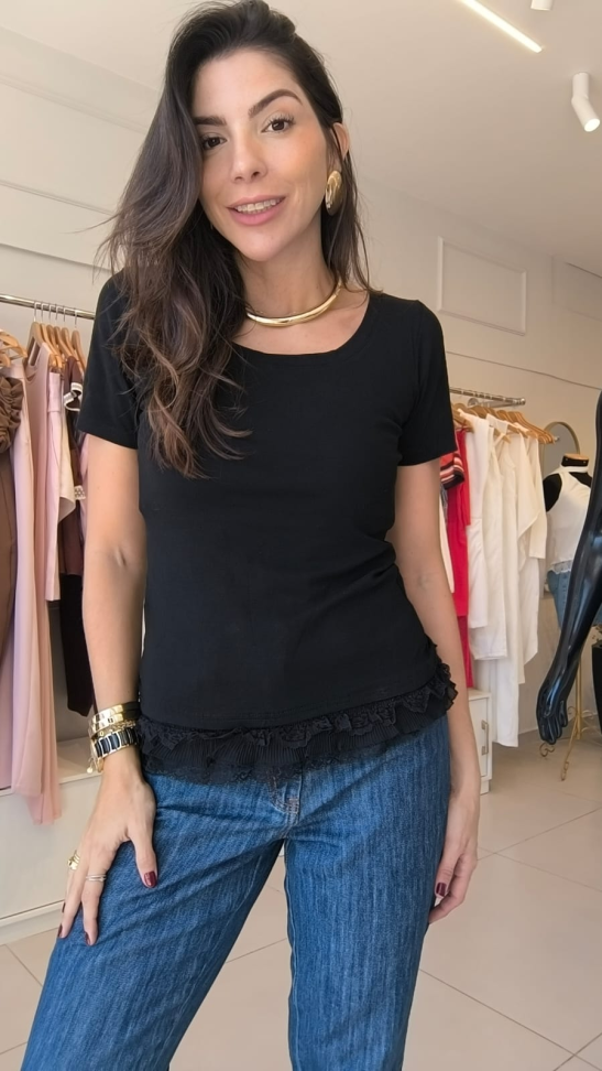 Camiseta com barrado com renda