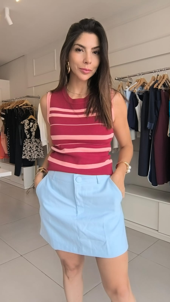 Short saia com batão forado e bolso na frente e atras