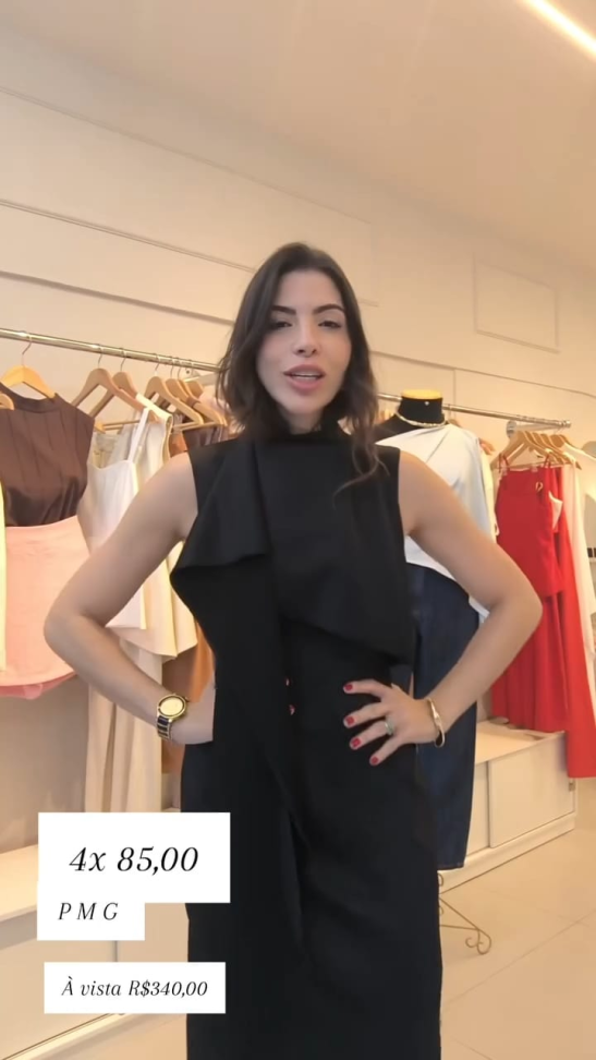Vestido midi com detalhe na frente