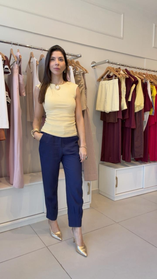 Calça alfaiataria estilo cenoura