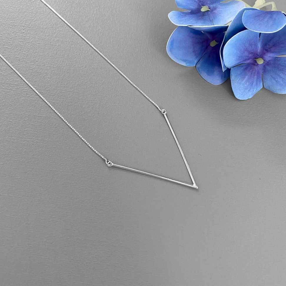 Colar em V Liso 40cm