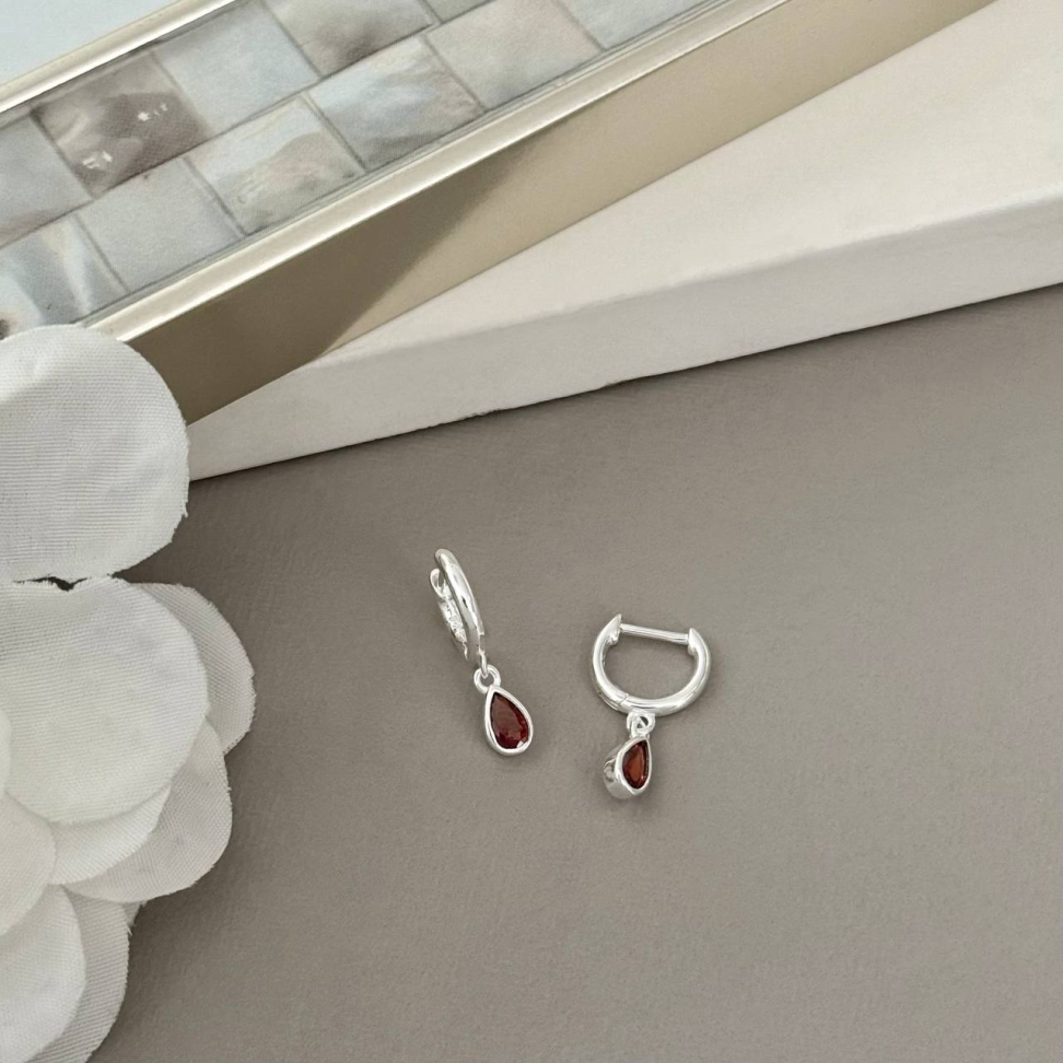 Brinco Argola Click Com Pingente em Gota