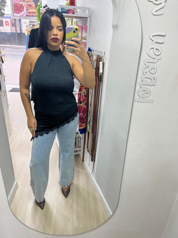 Blusa Renda Assimétrica