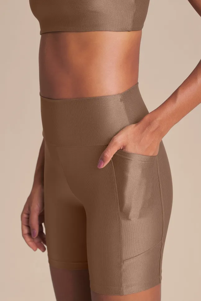 Bermuda Fitness Feminina LIVE! Allure® Adaptiv Mountain Grey com Bolsos e UV 50+