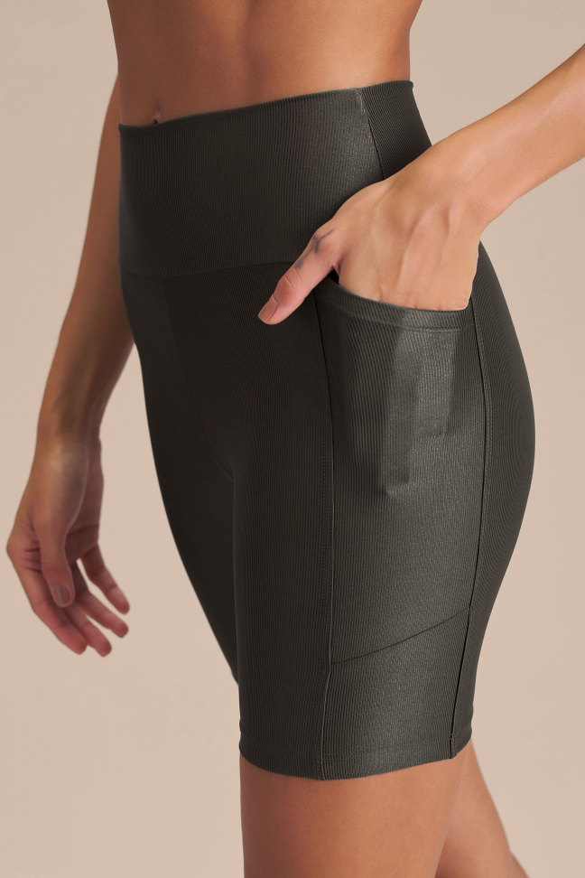 Bermuda Fitness Feminina LIVE! Allure® Adaptiv Obsidian Grey
