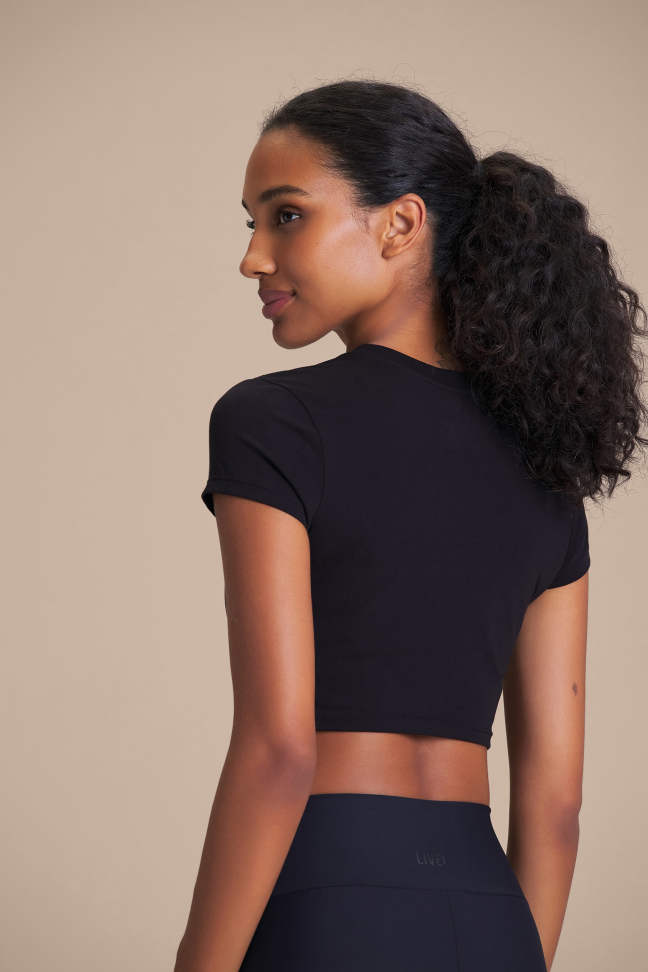 Blusa Cropped Feminina LIVE! Pima Slim Preta em Algodão Pima Peruano