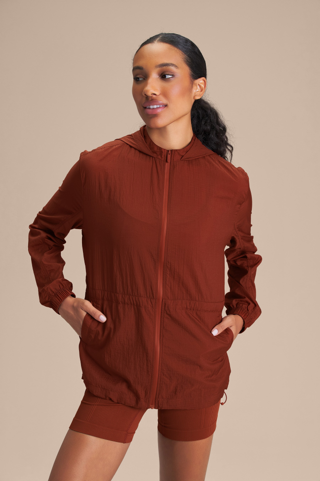 Jaqueta Esportiva Feminina LIVE! Nylon Racer Rust Red com Capuz e Quick Dry